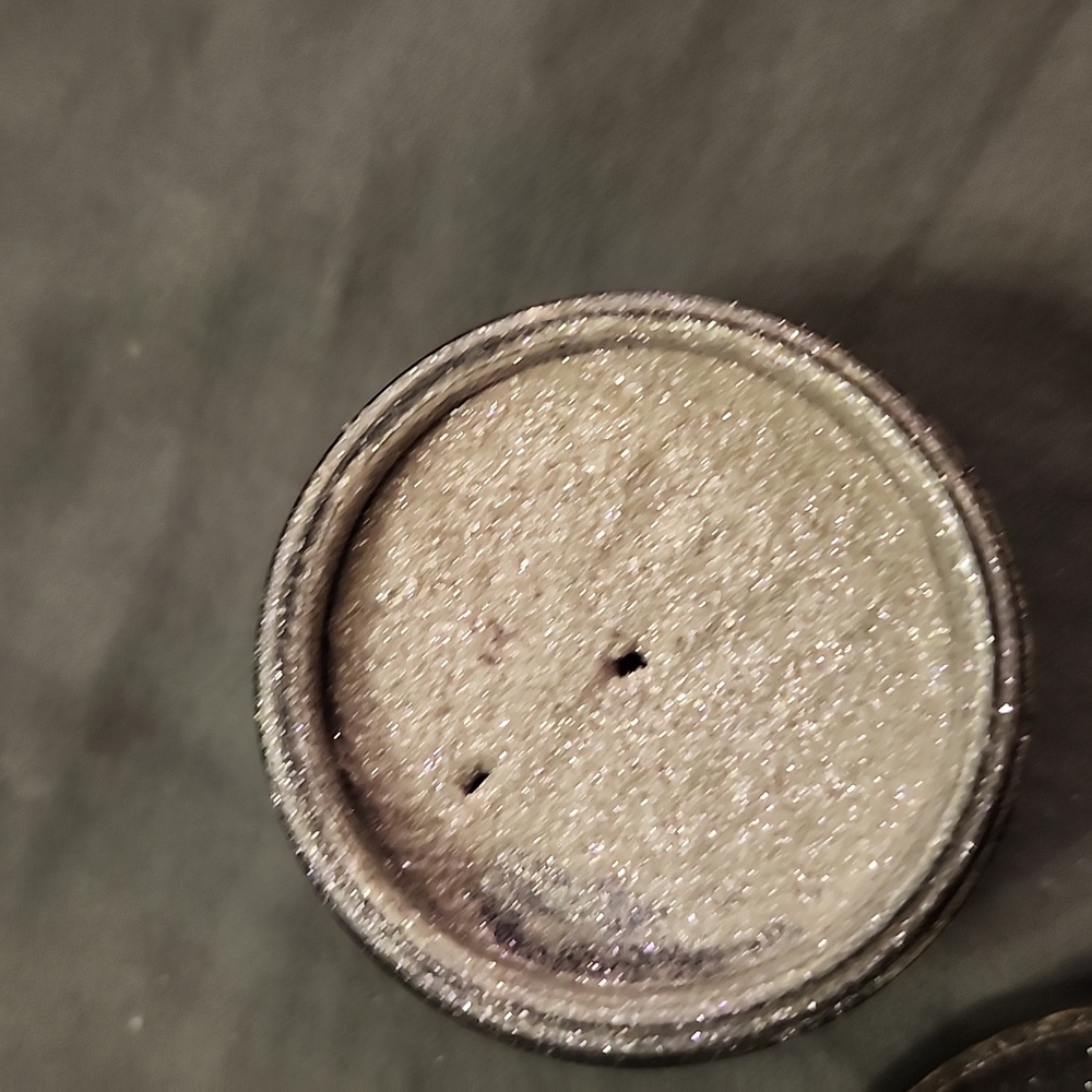 Kylie Cosmetics Wisteria Loose Powder Highlighter - Picture 2 of 4